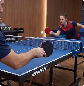 Mesas de Ping Pong ENEBE para clúbes de tenis de mesa